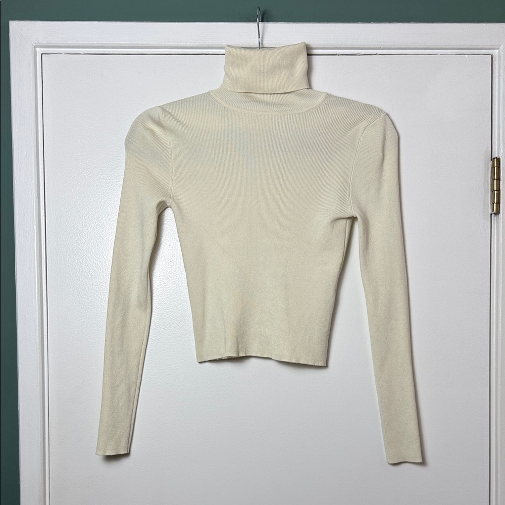 Zara Cropped Ribbed Turtleneck Sweater in Cream - Size Small